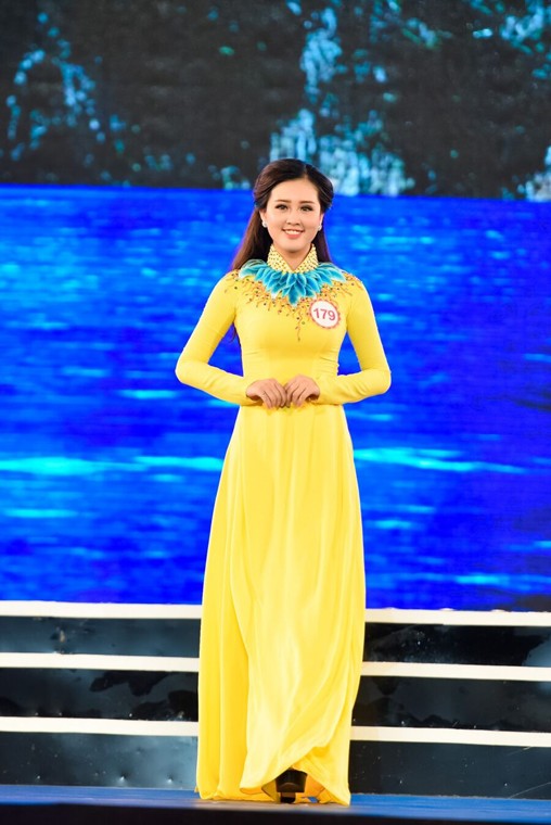 Me man ngam thi sinh Hoa hau Viet Nam dien ao dai-Hinh-6